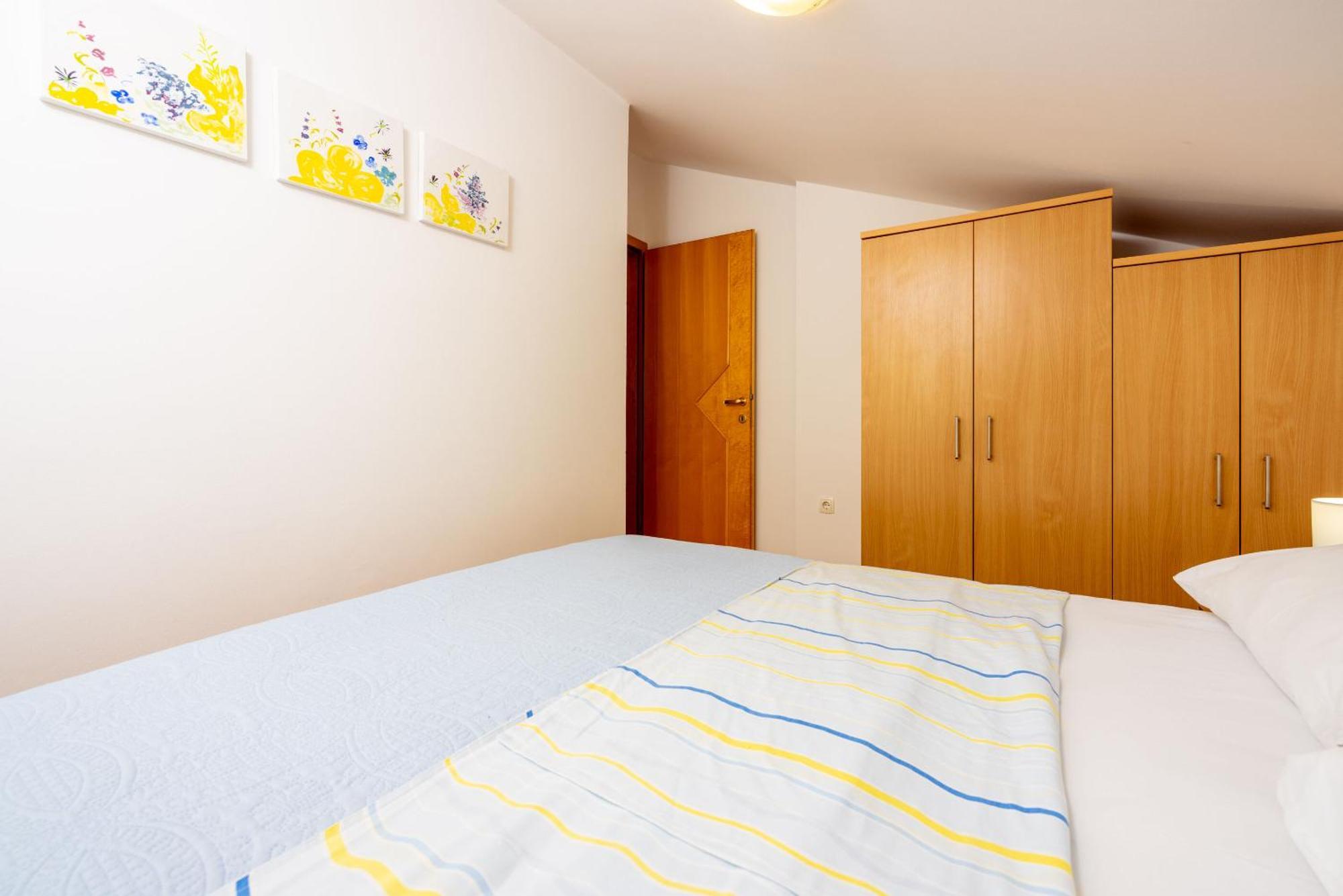 Apartments Petak Dramalj Exterior foto
